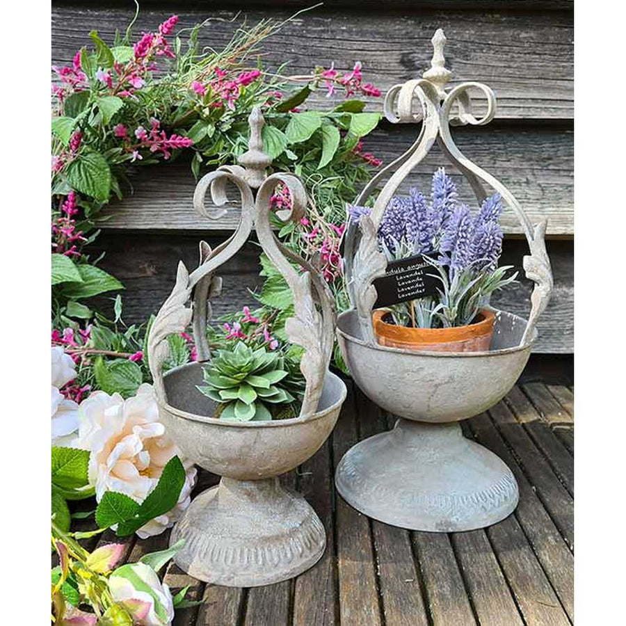 Vintage stílusú, koronás fém kaspó