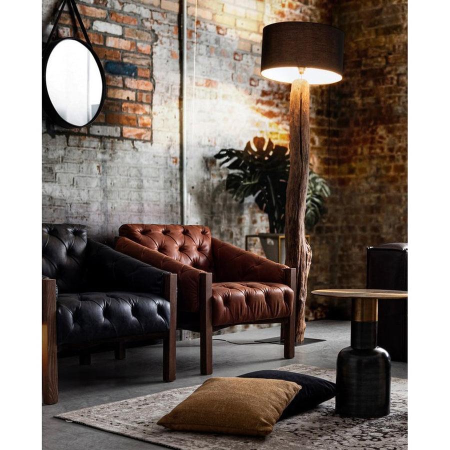 Kortárs stílusú, újrahasznosított, göcsörtös mangófából készült állólámpa.