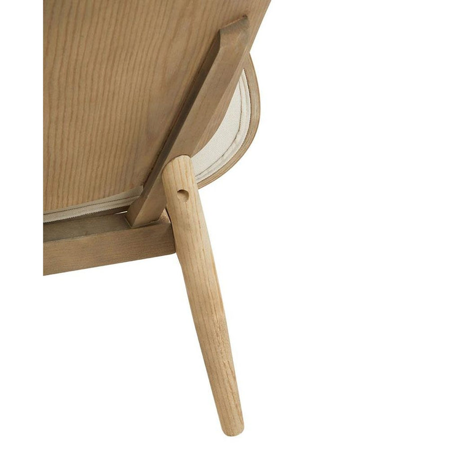 Prémium minőségű, kortárs stílusú, hajlított szilfából készült fehér színű vászonnal kárpitozott szárnyas relaxációs szék