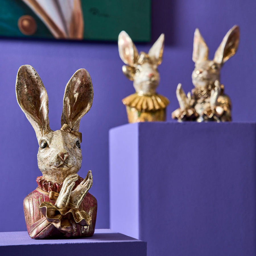 Antikolt felületű, arany masnival díszített, galléros nyuszi lány mellszobor.