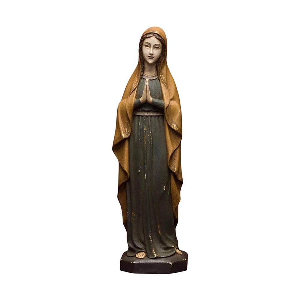 Szeplőtelen Szűzanyát ábrázoló figura.