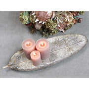 Levél formájú, 50 cm hosszú és 17 cm széles, patinás felületű, antikolt arany színű fém tálca.