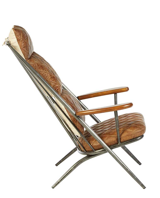 Vasból készült, vintage barna színű marhabőrrel kárpitozott, kortárs-loft stílusú, formatervezett prémium pihenő karosszék.