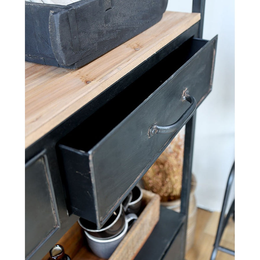 Loft, ipari stílusú, kerekekkel felszerelt, antik fekete színű, fém fiókos polcos állvány  kihúzott fiókja