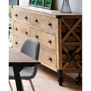 Natúr színű, tömör mangófából készült, 150 cm hosszú és 103 cm magas, 6 fiókos, loft stílusú, gurítható komód