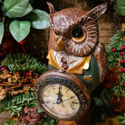 Fub Funky stílusú, 32 cm magas, díszes talapzaton gubbasztó, csőrében órát tartó bagoly figura