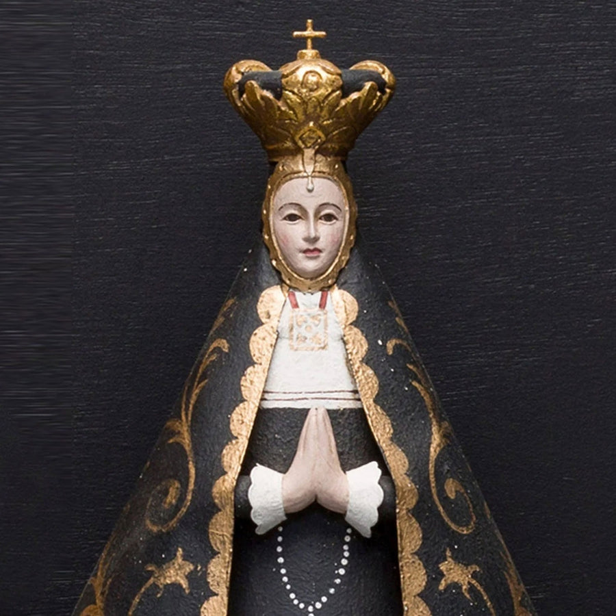 Magányos Szűzanya figura