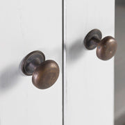 Tömör mindifából készült, modern-vidéki stílusú, kézműves vitrines szekrény.