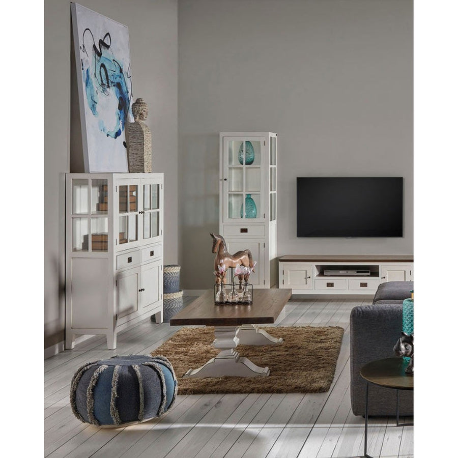 Tömör mindifából készült, modern-vidéki stílusú, kézműves vitrines tároló.