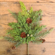 CEDRUS 43 cm magas mű cédrusfenyő ág, autentikus megjelenésű zöld levelekkel és természetes hatású tobozokkal.