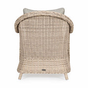 Vidéki vintage stílusú, natúr színű műrattan kerti fotel, bézs színű olefin ülő és hátpárnával.