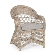 Vidéki vintage stílusú, natúr színű műrattan kerti fotel, bézs színű olefin ülőpárnával.