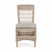 Vidéki vintage stílusú, natúr színű műrattan kerti szék, bézs színű olefin ülőpárnával.