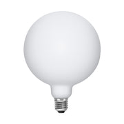 Matt felületű opál LED izzó.