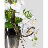 Fehér színű mű orchidea kompozíció, ezüst színű fém vázában.