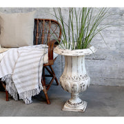 Vidéki, provanszi stílusú, antikolt felületű, krém színű, óriás fém kaspó,