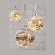 Áttetsző, nagyméretű, karácsonyi üveggömb, 40 darab LED égővel és gallyal a belsejében.