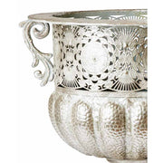 Patinás, antik ezüst színű, áttört fémcsipkével díszített, óriás méretű fémkaspó közeli képe