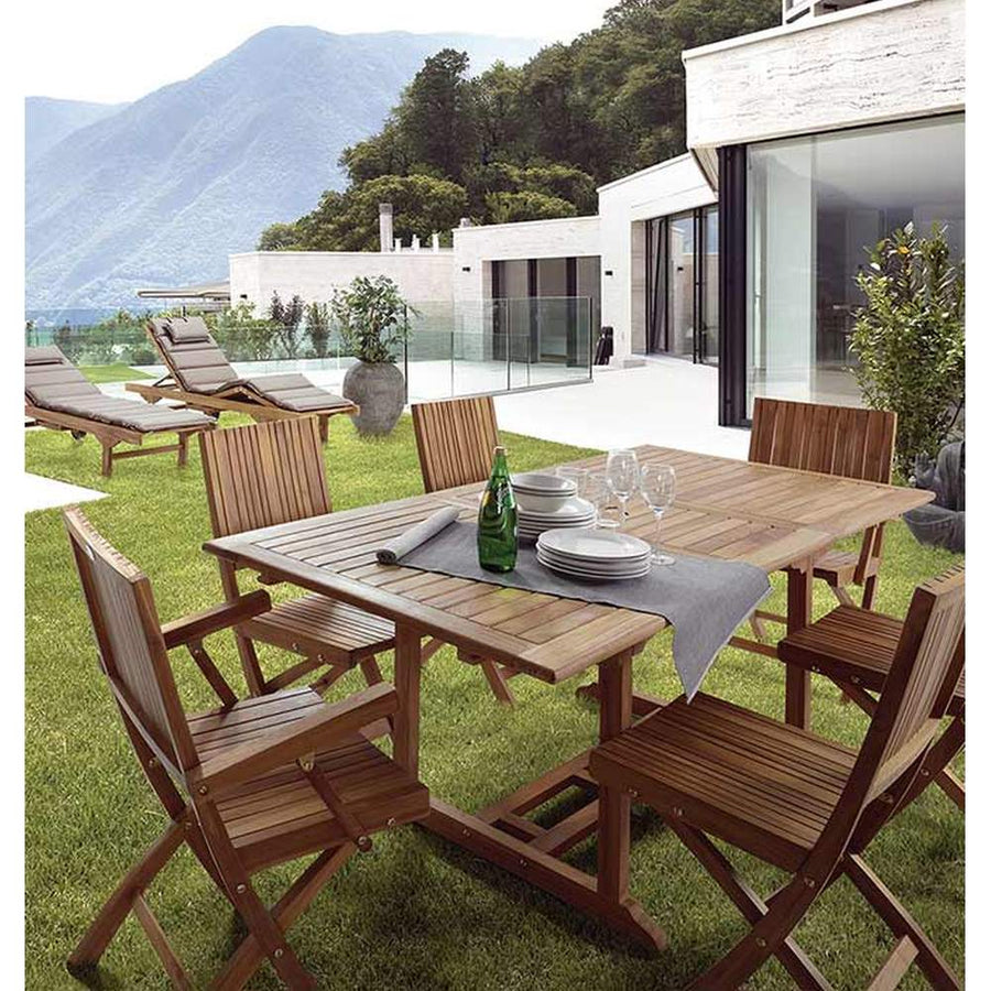 Prémium minőségű, mediterrán stílusú, összecsukható kézműves kerti teakfa szék modern nyaraló kertjében 