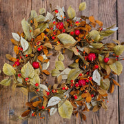 Vintage stílusú mű őszi koszorú piros bogyókkal és hervadó levelekkel