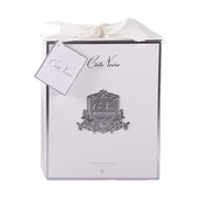 Prémium minőségű, krém színű, bazsarózsa illatú parfümös tearózsa kompozíció díszdobozban