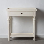 Provanszi stílusú, trópusi mindifából készült, faragott lábú, 72 cm hosszú, finoman antikolt, fehér színű fiókos konzolasztal szürke fal előtt