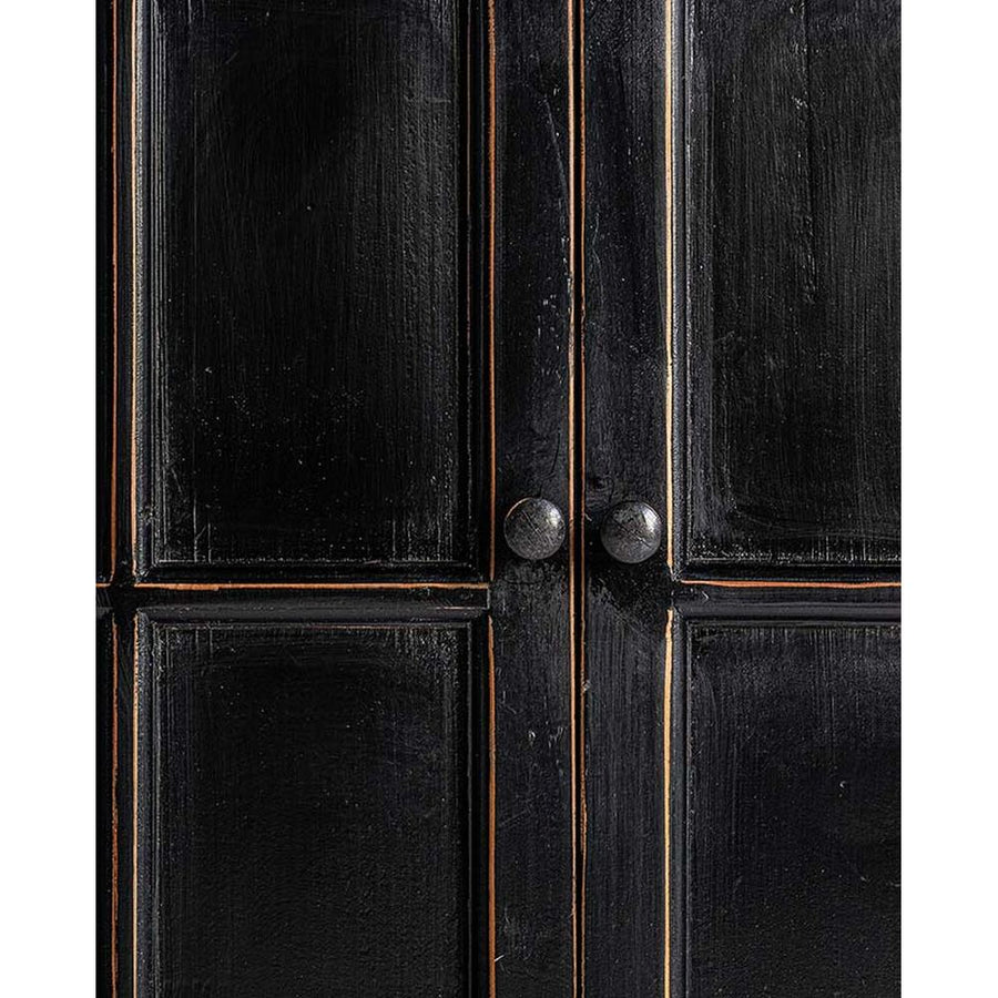 Prémium kategóriás, provanszi stílusú, szilfából készült, 90 cm hosszú és 211 cm magas rusztikus felületű, antik fekete színű vitrines szekrény