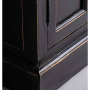 Prémium kategóriás, provanszi stílusú, szilfából készült, 90 cm hosszú és 211 cm magas rusztikus felületű, antik fekete színű vitrines szekrény