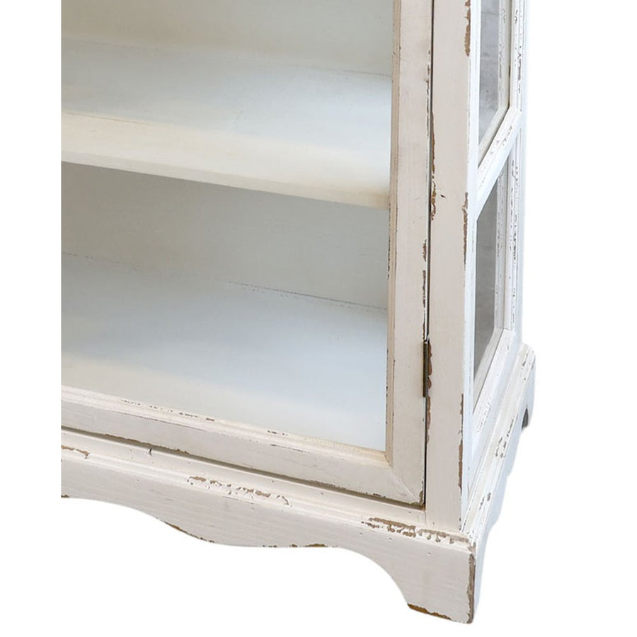 Antikolt patinás felületű, 2 ajtós krém színű vitrines tárolószekrény.