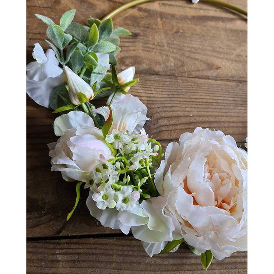 Vintage virágkarika, mesterséges élethű krém és halvány pink színárnyalatú pünkösdirózsából