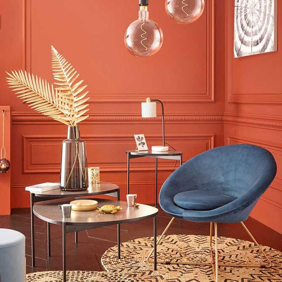 2 db modern retro stílusú, olajkék színű bársonnyal kárpitozott fotel, arany színű fém lábakkal