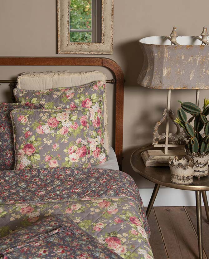 Prémium kategóriás, Shabby Chic stílusú, nagyméretű 74 cm magas, patinás asztali lámpa