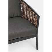 Sötétszürke színű kerti ülőgarnitúra.