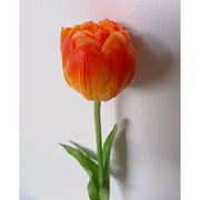 Élethű megjelenésű, narancssárga színű nyílt virágú tulipán művirág