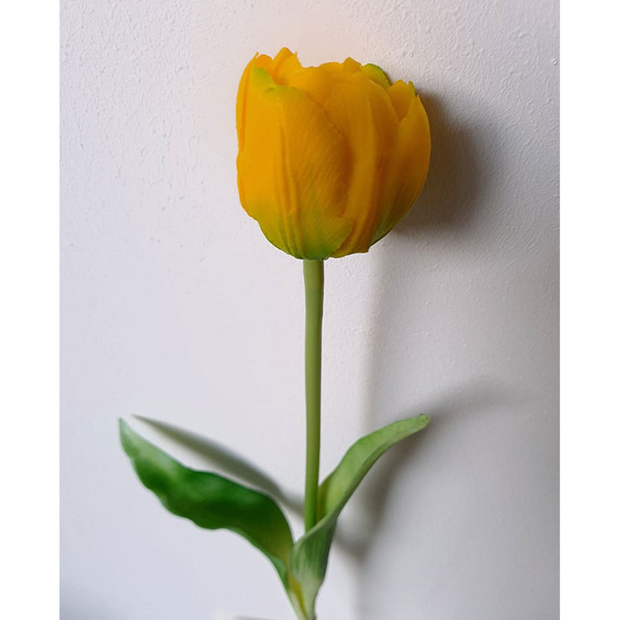 Élethű megjelenésű, sárga színű nyílt virágú tulipán művirág
