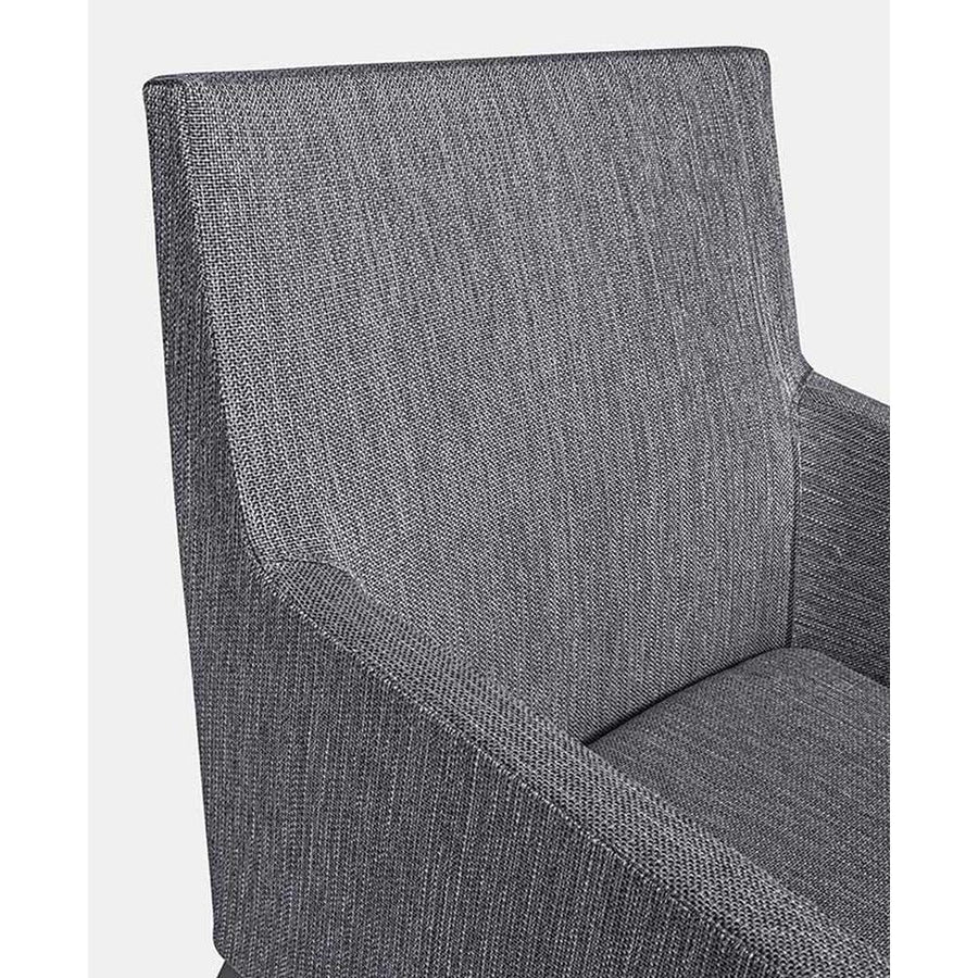 Modern kortárs stílusú, szürke színű, időjárás álló szövettel kárpitozott kerti karosszék.