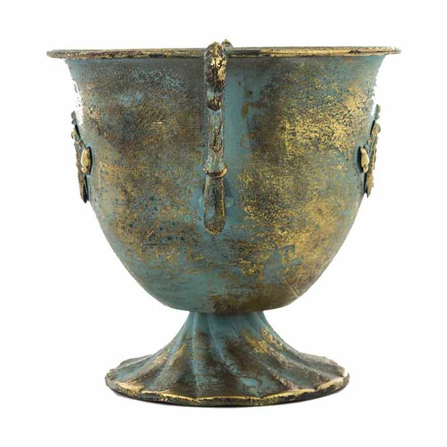 Patinás óarany színű, 26 cm magas, dombormintával díszített talpas fémkaspó