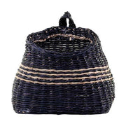 Vidéki, skandináv stílusú, 20 cm magas, fekete színű tengerifűből készült, kézműves fali kosár tároló.