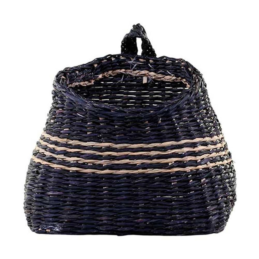 Vidéki, skandináv stílusú, 20 cm magas, fekete színű tengerifűből készült, kézműves fali kosár tároló.