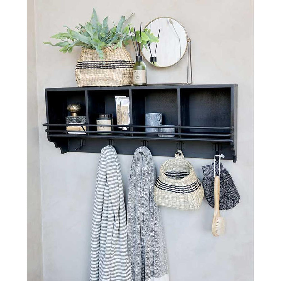 Tengerifűből készült, natúr színű fali kosár. 