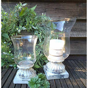 Shabby Chic, vintage stílusú, krém színű, kőhatású antikolt talpazatú üvegkelyhes gyertyatartó