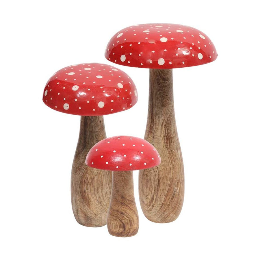 Háromféle méretű, fából készült, piros kalapú pöttyös gomba.