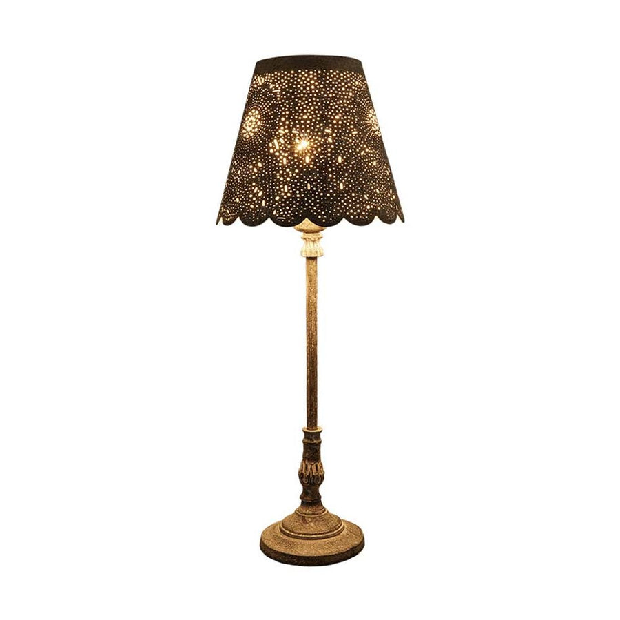 Vintage stílusú, 60,5 cm magas, antikolt felületű asztali lámpa áttört csipke mintázatú fém lámpaernyővel