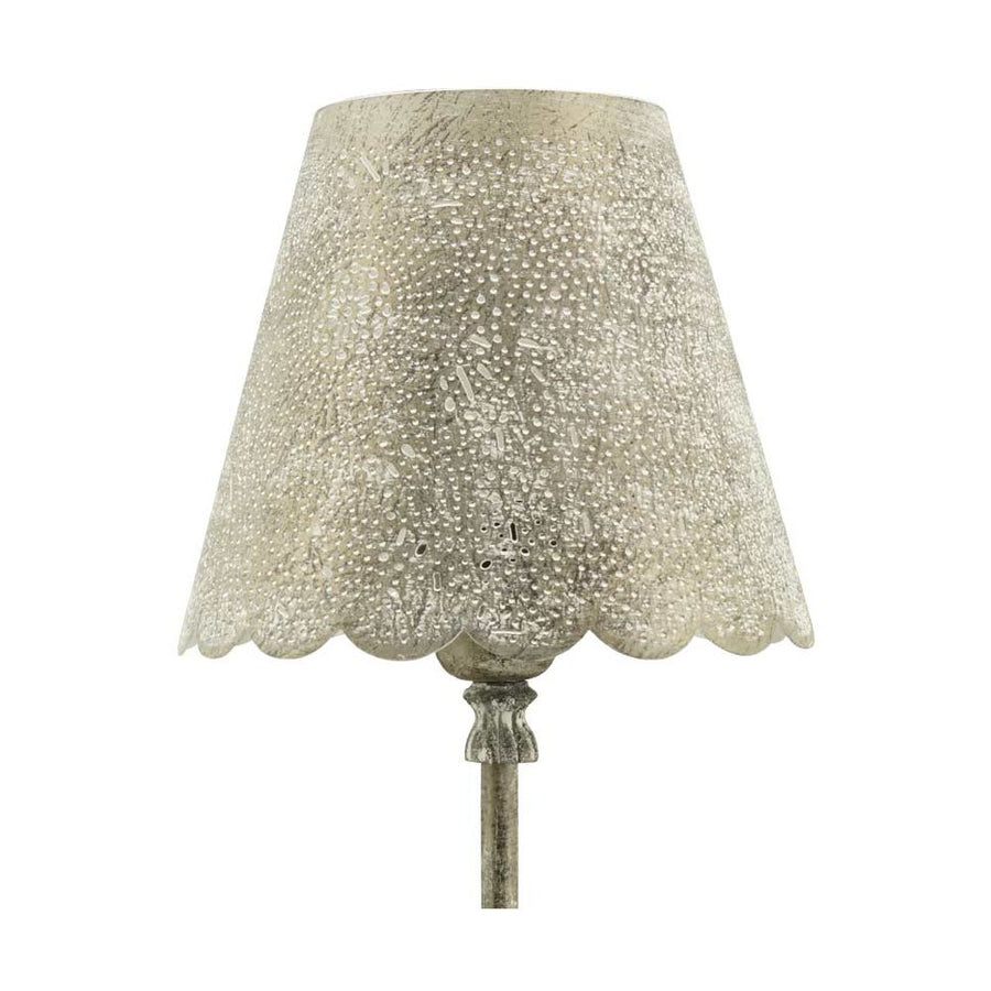 Vintage stílusú, 60,5 cm magas, antikolt felületű asztali lámpa áttört csipke mintázatú fém lámpaernyővel