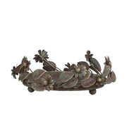 Vintage stílusú, antikolt felületű, fém virágokkal és levelekkel díszített antik réz színű gyertyatartó tálca