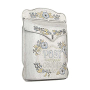 Vintage stílusú, fémből készült, antikolt púder színű, virágos dombormintával díszített, post feliratú postaláda