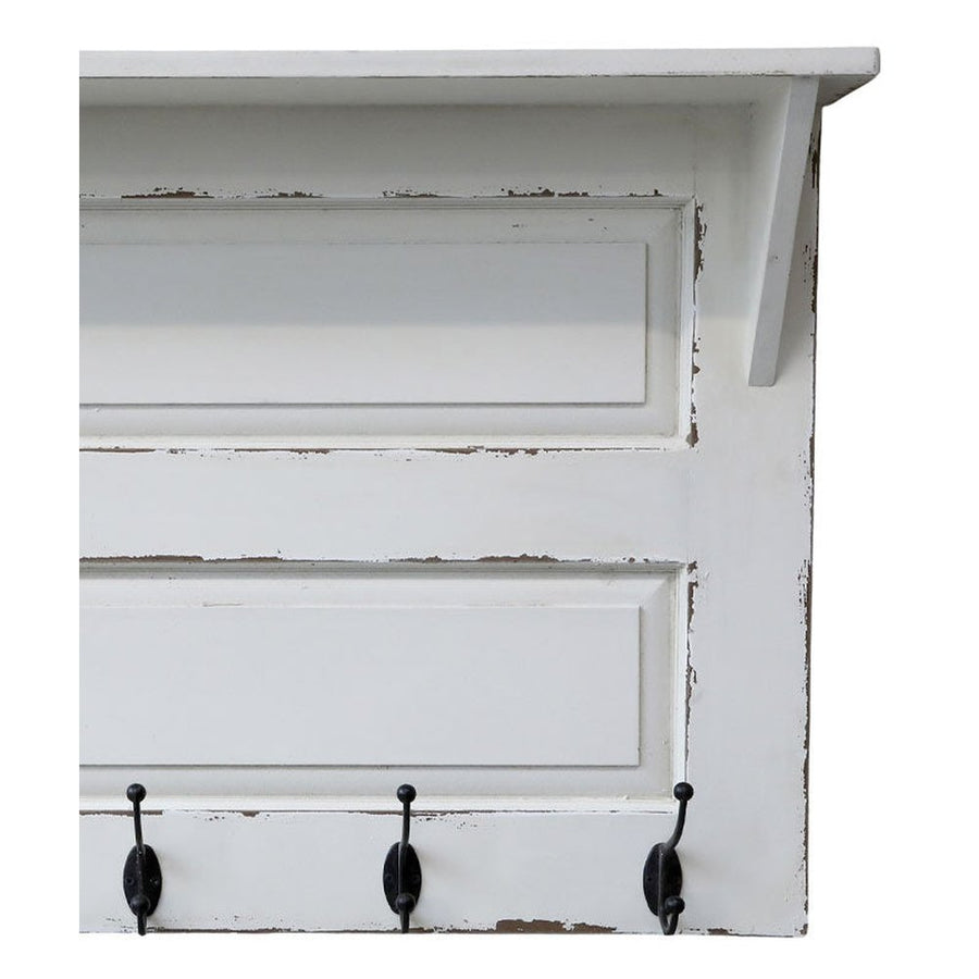 Antikolt felületű krém színű fali fogas konzolos polc kialakítással.