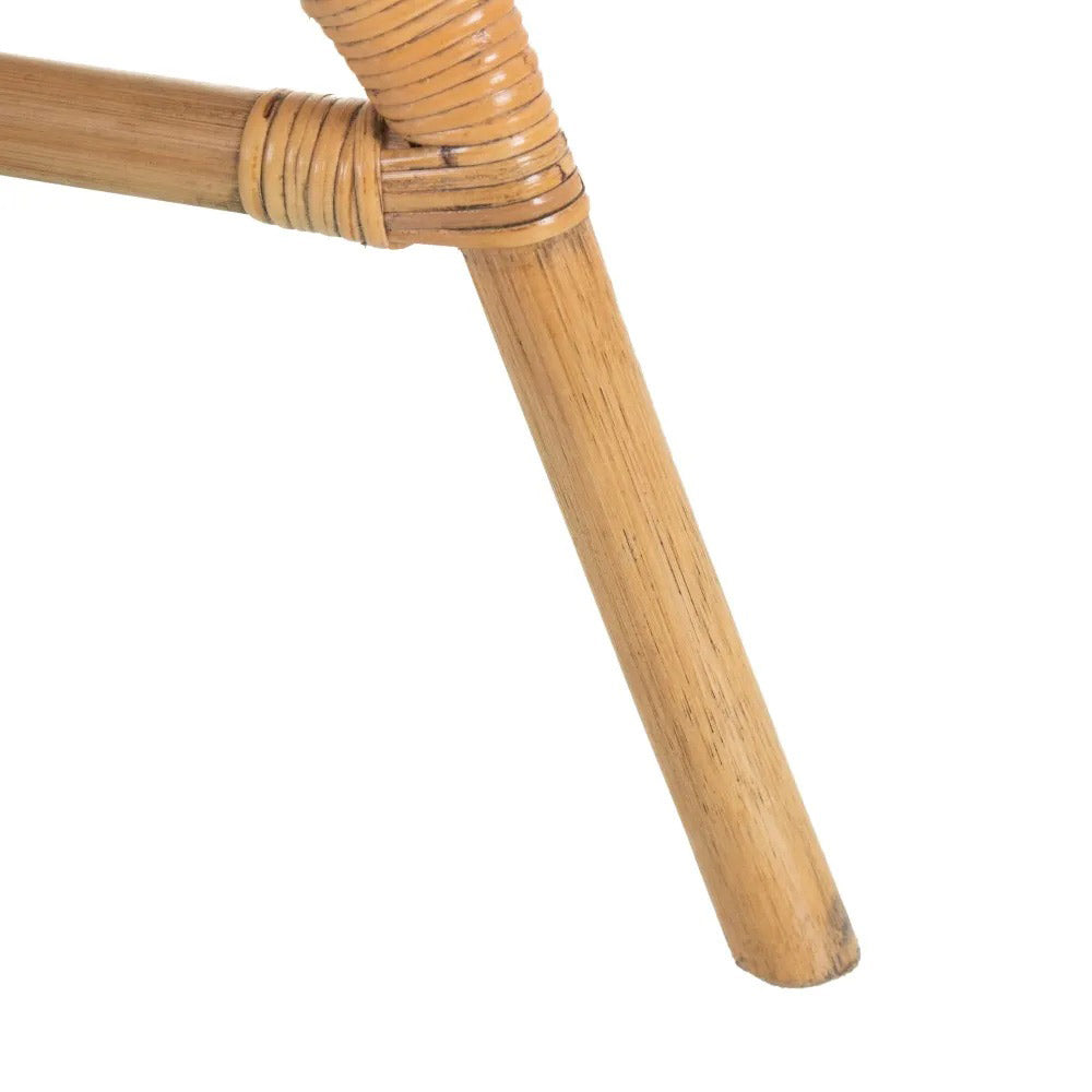 Vintage stílusú, természetes rattanból készült, natúr színű kézműves karosszék.
